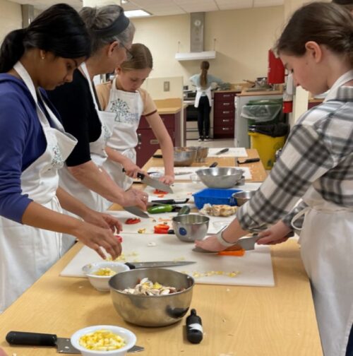 Division of labor at the cutting board and stove in the kitchen